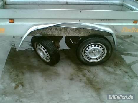 Mitsubishi L200 STRADA Solgt - ja sådan går det når det er glat og der holder en parkeret bil i vejsiden man vil undgå :( billede 10