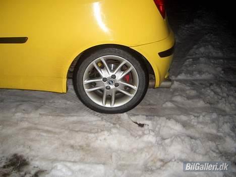 Fiat Punto 2, HGT 1.8 - De vinteralufælge er fede nok ... Men glæder mig til at få 17" på til marts billede 8