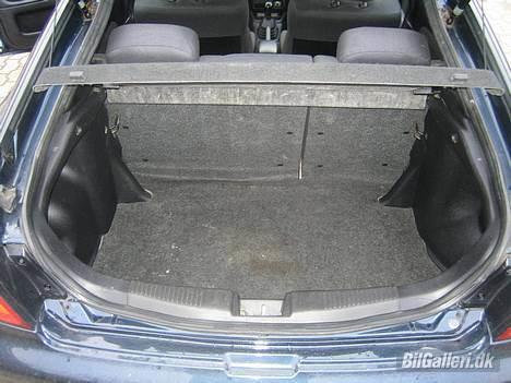 Mazda 323f billede 1