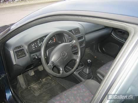 Mazda 323f billede 2