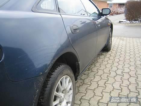 Mazda 323f billede 3