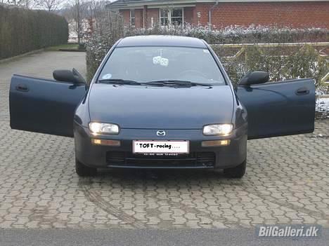Mazda 323f billede 7