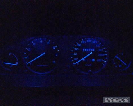 Honda civic SOLGT! - der kommer os lys inde bag fra det ser faktisk temlig fedt ud, billedet er taget med en mobil derfor så dårligt billede 7