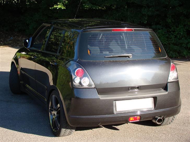 Suzuki Swift - Sorte ruder, clean bagklap og et par andre baglygter billede 13