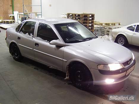 Opel Vectra B - SOLGT - Sådan så bilen ud da jeg overtog den d. 23 december 2005 billede 1