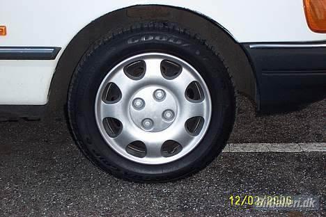 Ford --SOLGT-- Sierra Estate - Hendes små hjul billede 5