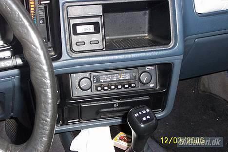 Ford --SOLGT-- Sierra Estate - Orginal mono radio anno 1987 billede 7