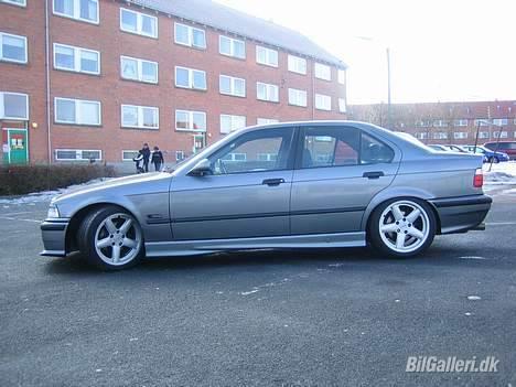 BMW 325* DØD* billede 2