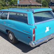 Ford LTD country squire