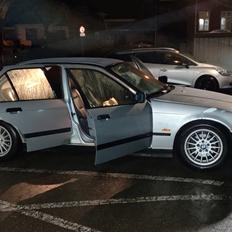 BMW E36 323i