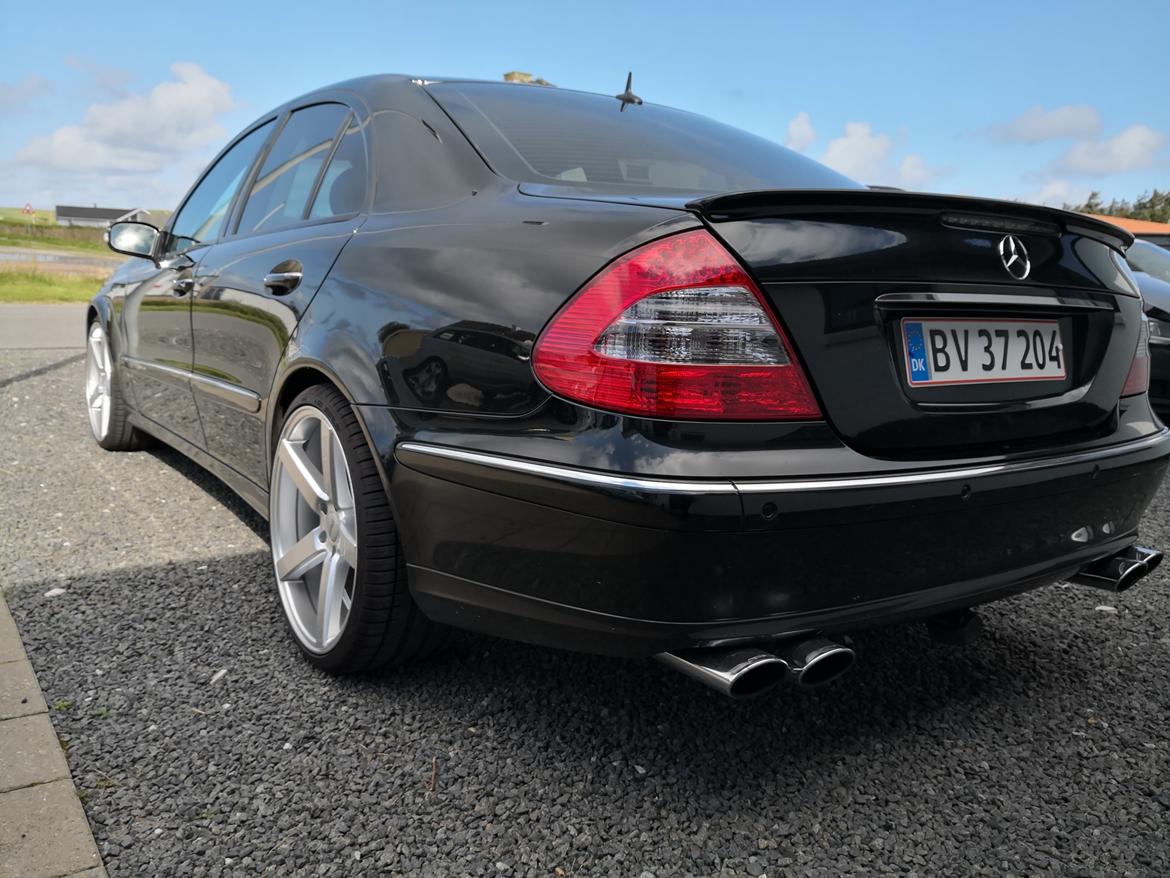 Mercedes Benz Avengard W211 E500 - Luftundevognen kan også sænke bilen så det ser fedt ud. 👍🏻 billede 8