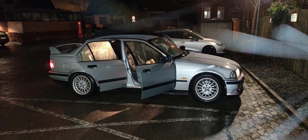 BMW E36 323i billede 2