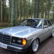 Mercedes Benz 230E (W123)