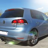 VW GOLF 1,6 AUT.