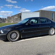 BMW E39 528i