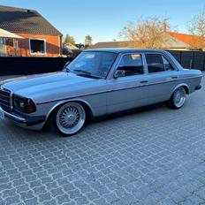 Mercedes Benz 230E (W123)