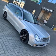 Mercedes Benz E320 CDI T MODEL AUT