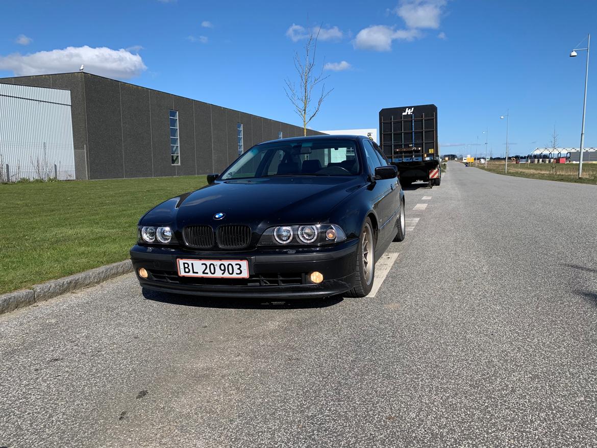 BMW E39 528i billede 1