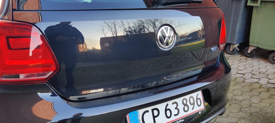 VW polo GT - Fjernelse af bluemotion logo og polo emblem  billede 3