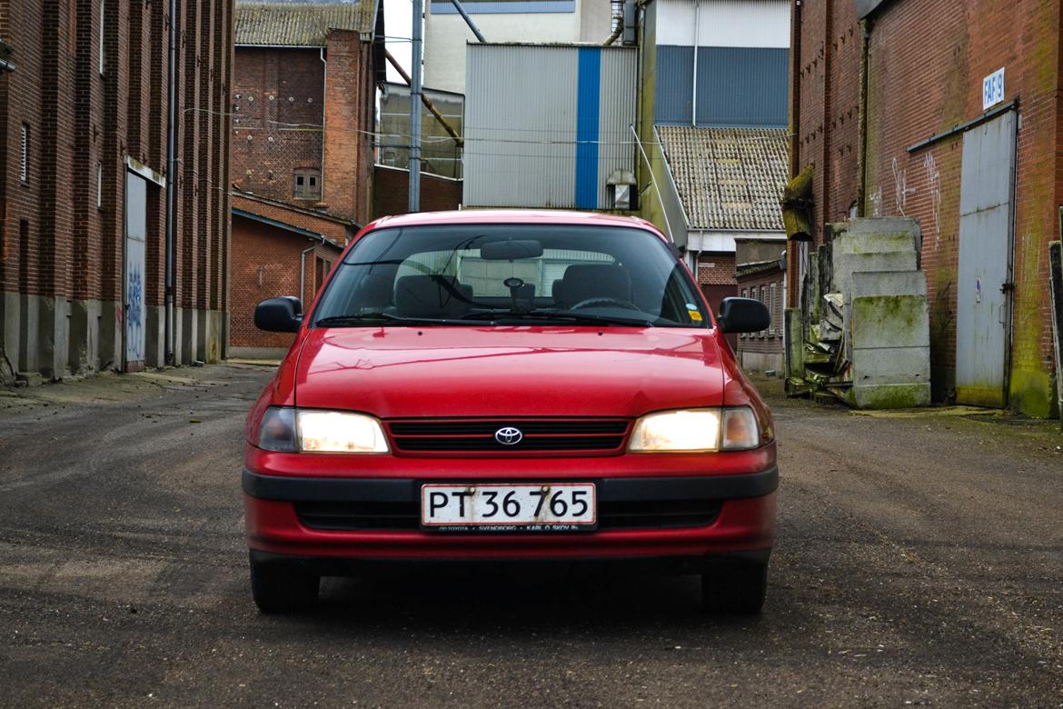 Toyota Carina E 1.6 (SOLGT) billede 2