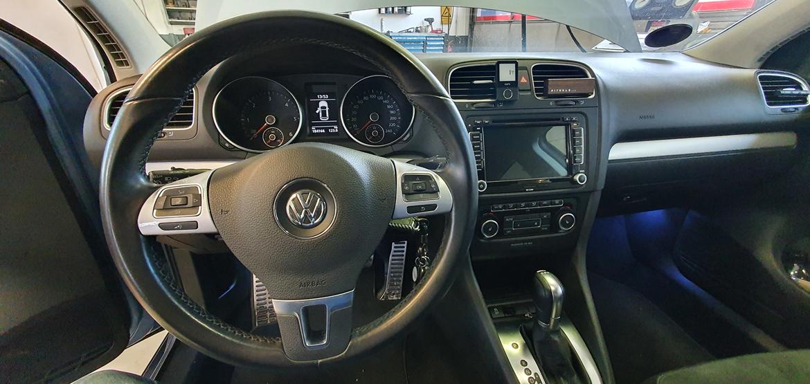 VW  GOLF 1,6 AUT. ( SOLGT ) billede 9