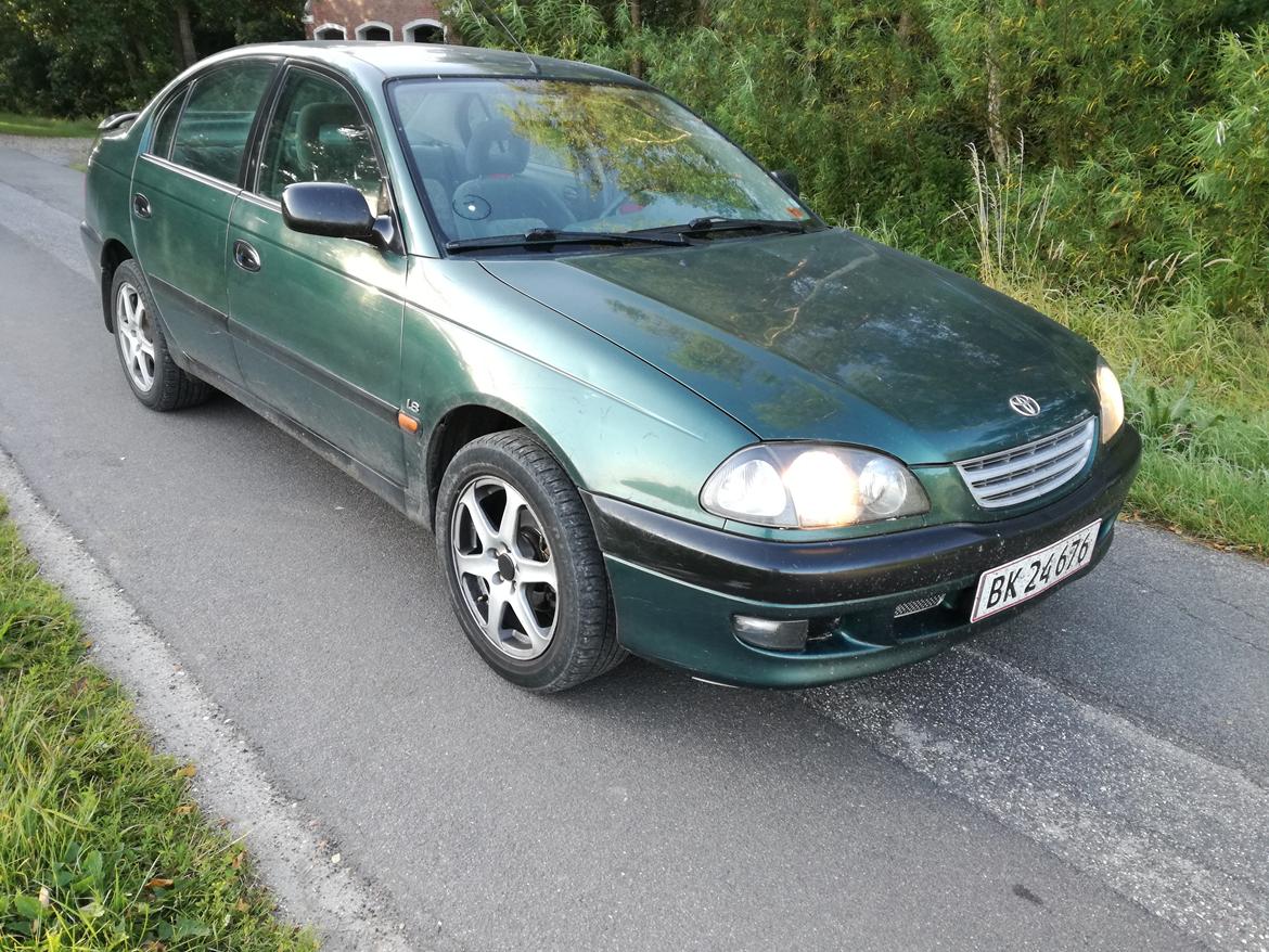 Toyota Avensis T22 billede 1