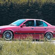 BMW E36 320i Sedan (SOLGT)