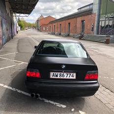 BMW E36 320i