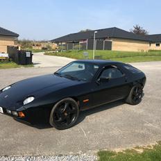 Porsche 928S