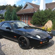 Porsche 928S