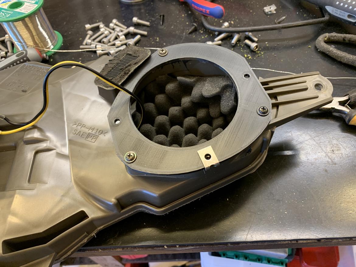 Toyota Supra MKIV (JZA80) TT Targa EU LHD 6 trins - Tilpasning af nye enheder med 3D printede adaptore til originale kabinetter billede 4