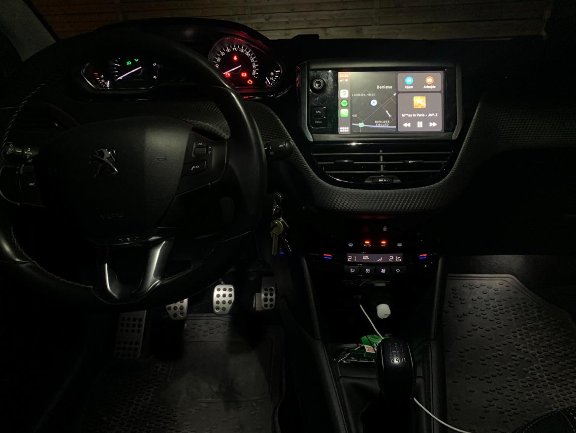 Peugeot 208 Allure - Originalt CarPlay, det blank sorte får fedtfingere konstant billede 10