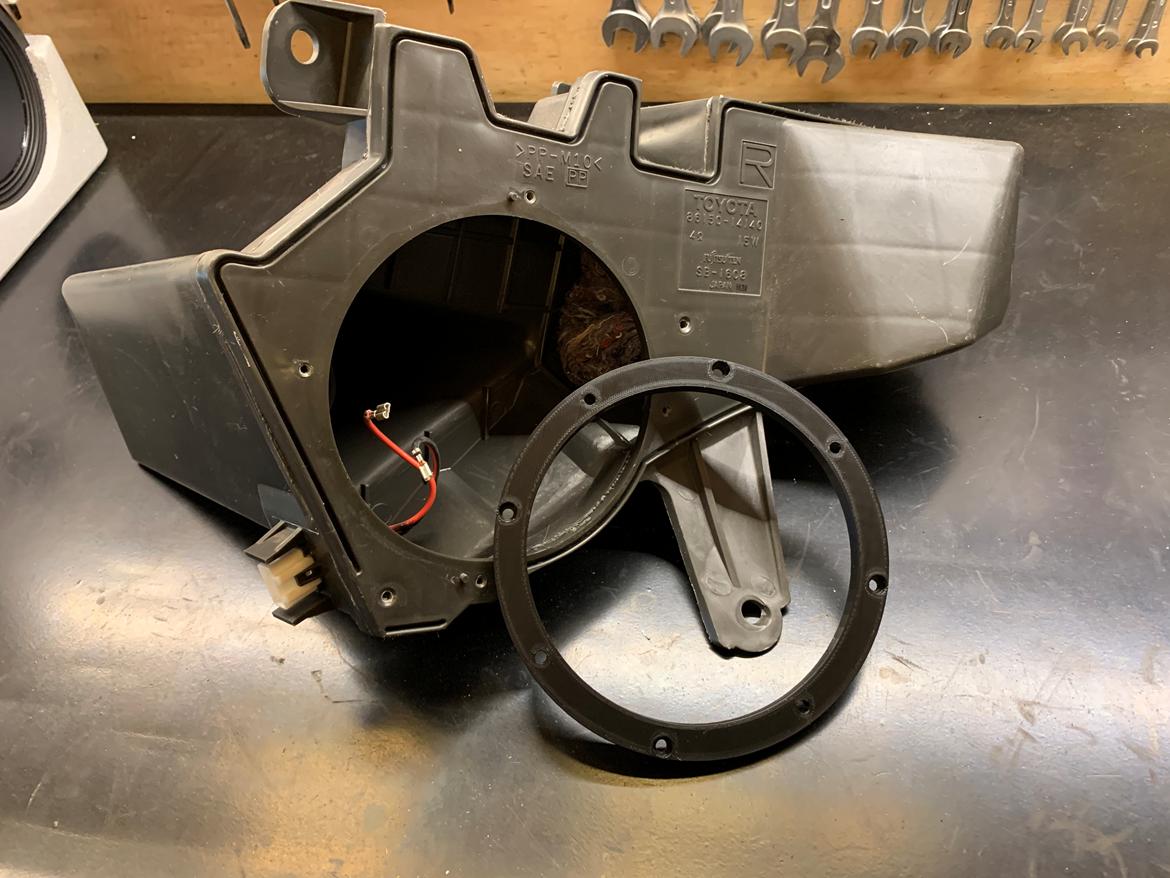 Toyota Supra MKIV (JZA80) TT Targa EU LHD 6 trins - Tilpasning af nye enheder med 3D printede adaptore til originale kabinetter billede 5