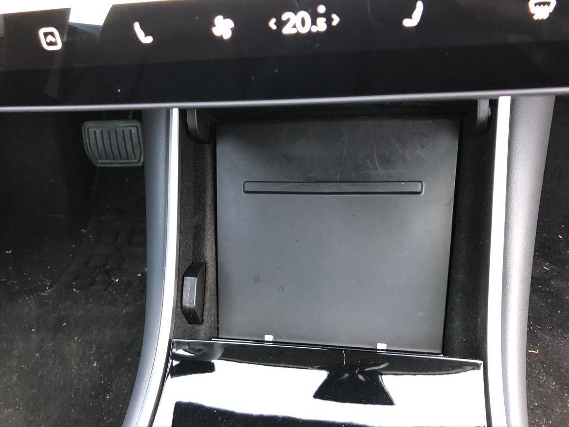 Tesla Model 3 Standard Range Plus - Docking til 2 iPhones billede 12