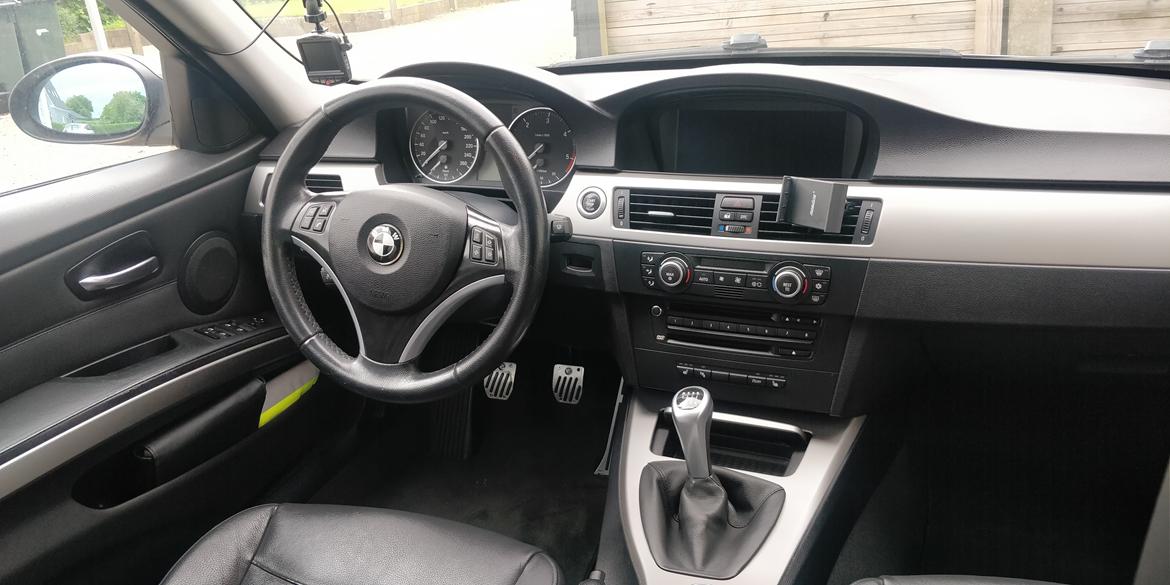 BMW 320d touring billede 6