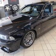 BMW E39 528i