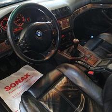 BMW E39 528i