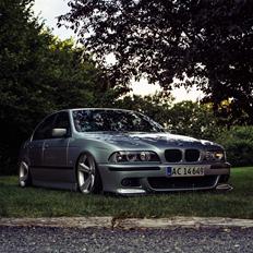 BMW E39 523ia