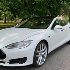 Tesla Model S 70D