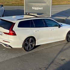 Volvo V60 R-DESIGN B4 Mild Hybrid