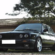 BMW E30 320i
