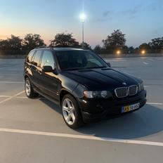 BMW X5 - 4.4i - V8