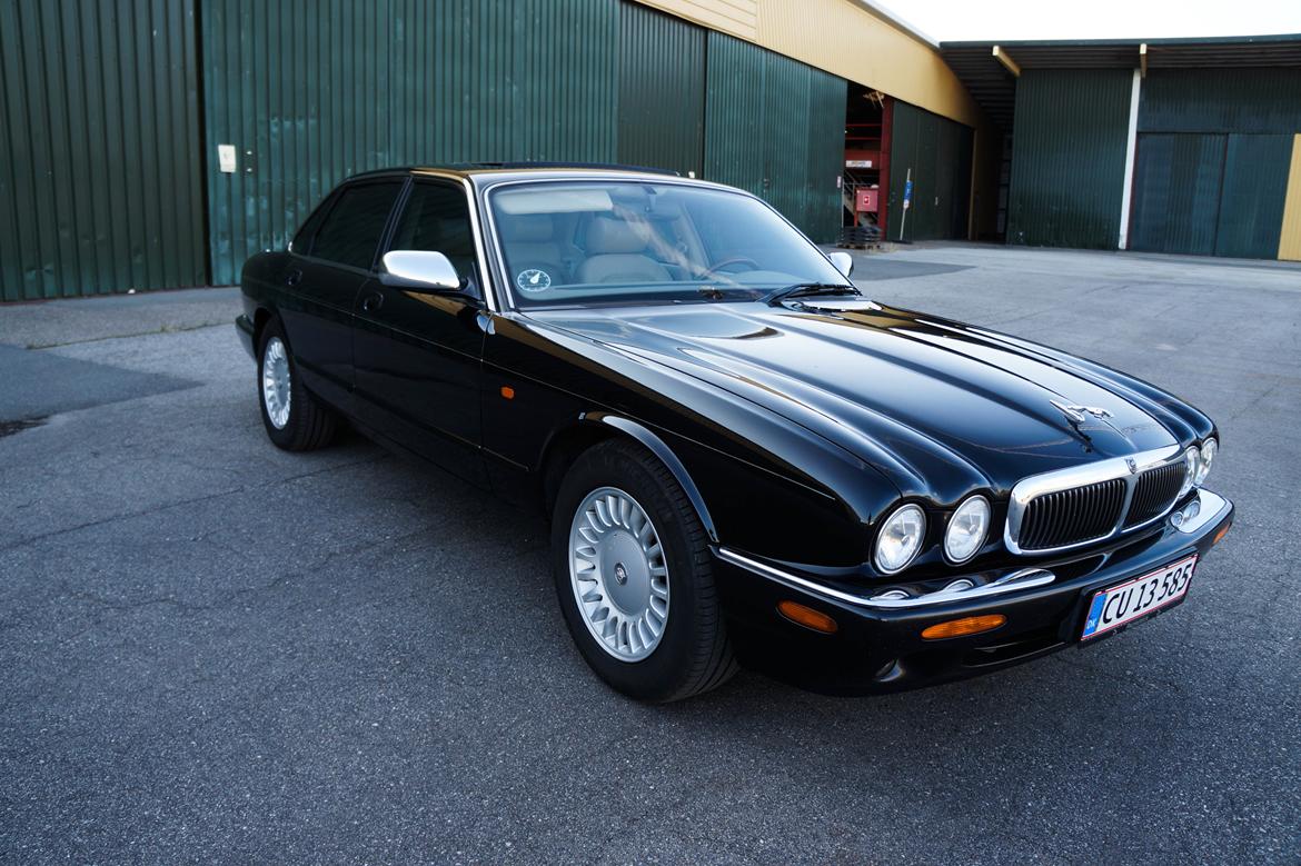 Jaguar XJ8 3.2L V8 billede 1
