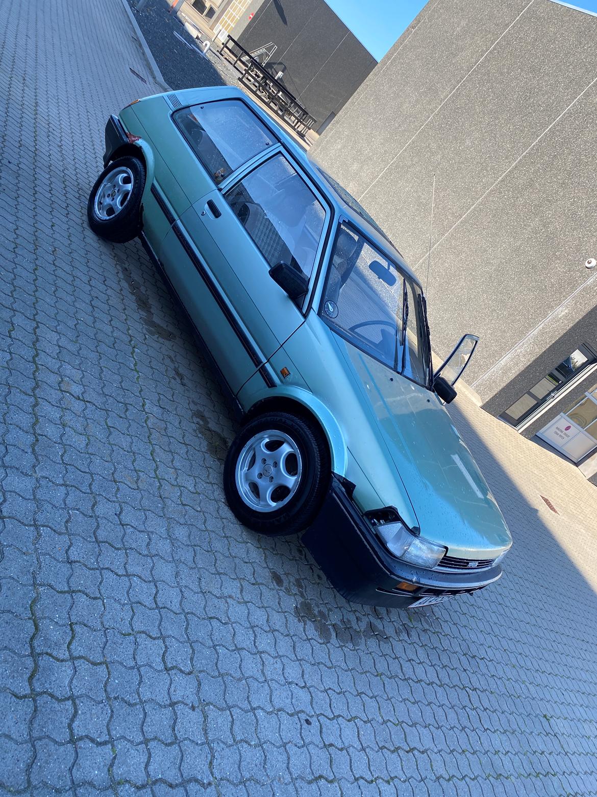 Toyota Corolla 1,3 DX 3 dørs billede 1
