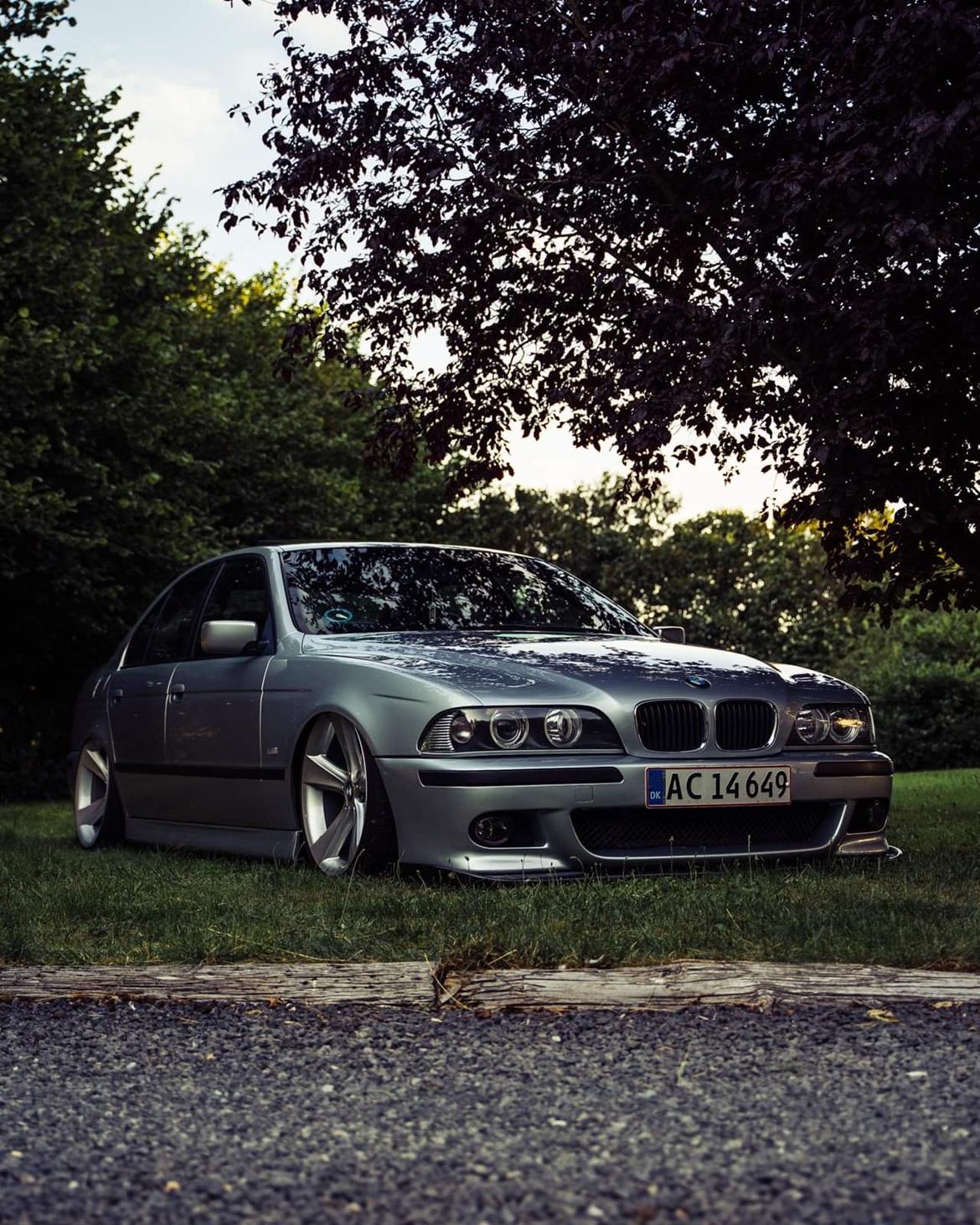 BMW E39 523ia billede 1