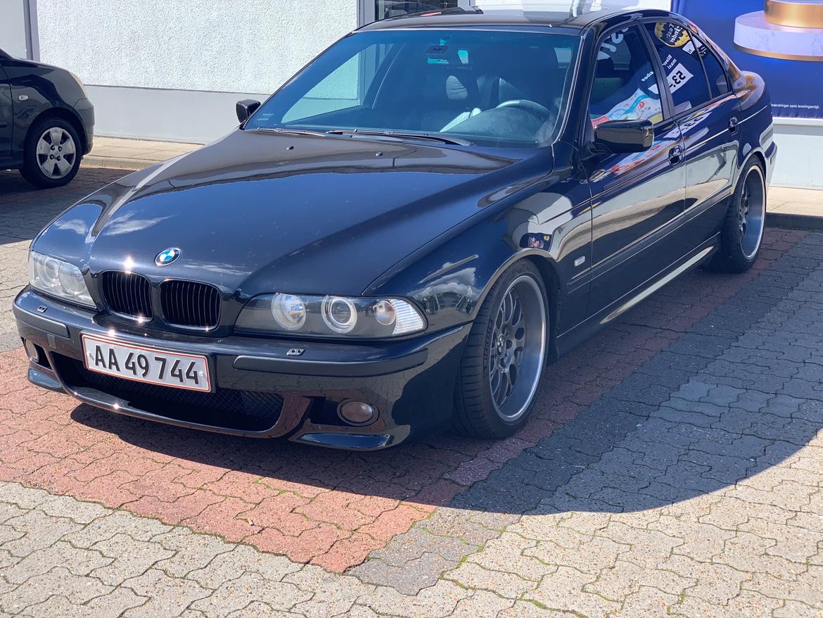 BMW E39  / SOLGT billede 2