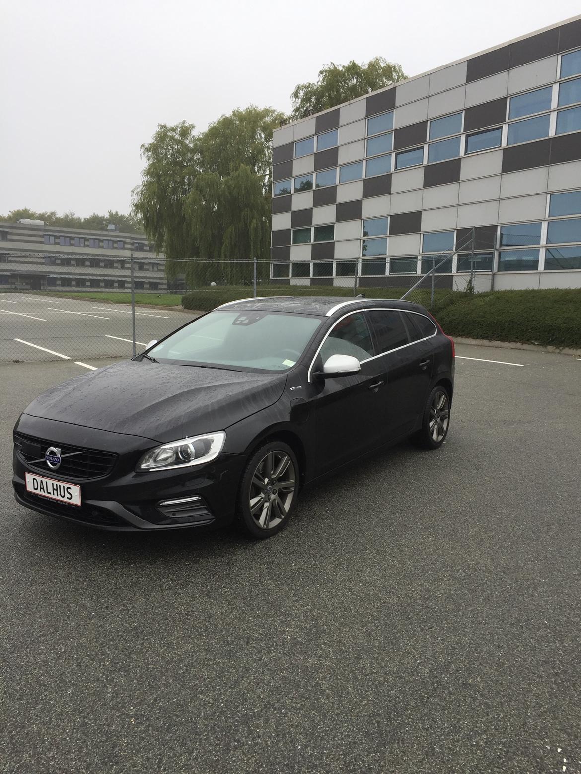 Volvo V60 D6 R-design plug in hybrid  SOLGT billede 6