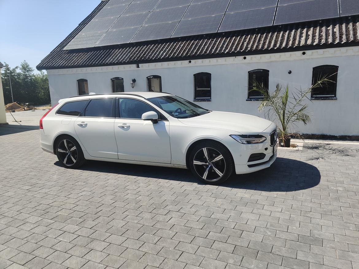 Volvo V90 momentum solgt august 2022 billede 1