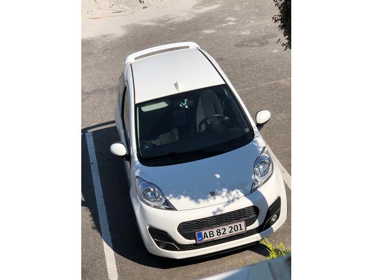 {{currentPhoto.altText}} billede {{currentPhoto.number}}