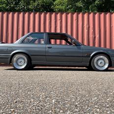 BMW E30 320i 2-dørs